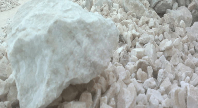High-purity fluorspar